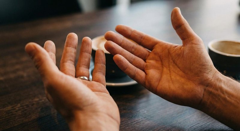 How to Read Social Cues: Nonverbal Communication